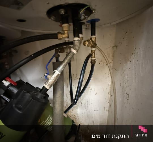 חיבורים וצינורות במערכת חימום מים